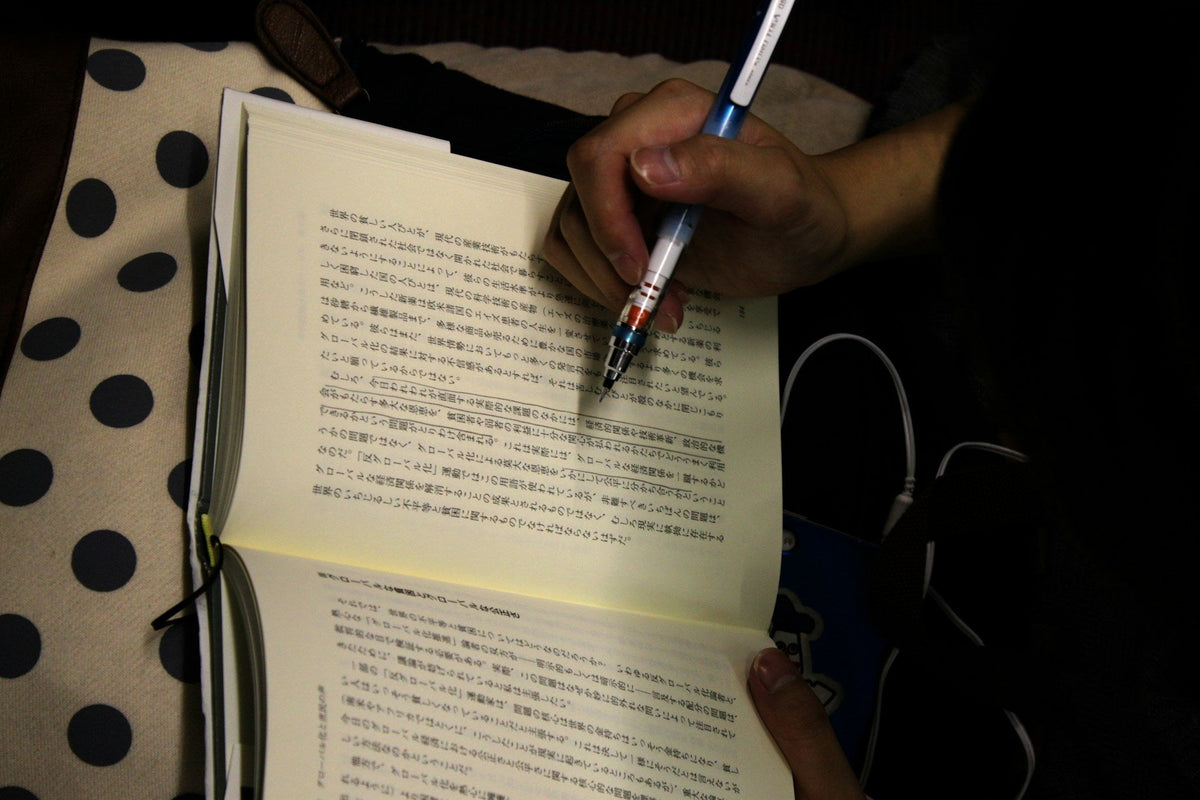 studying language using notes and flashcards