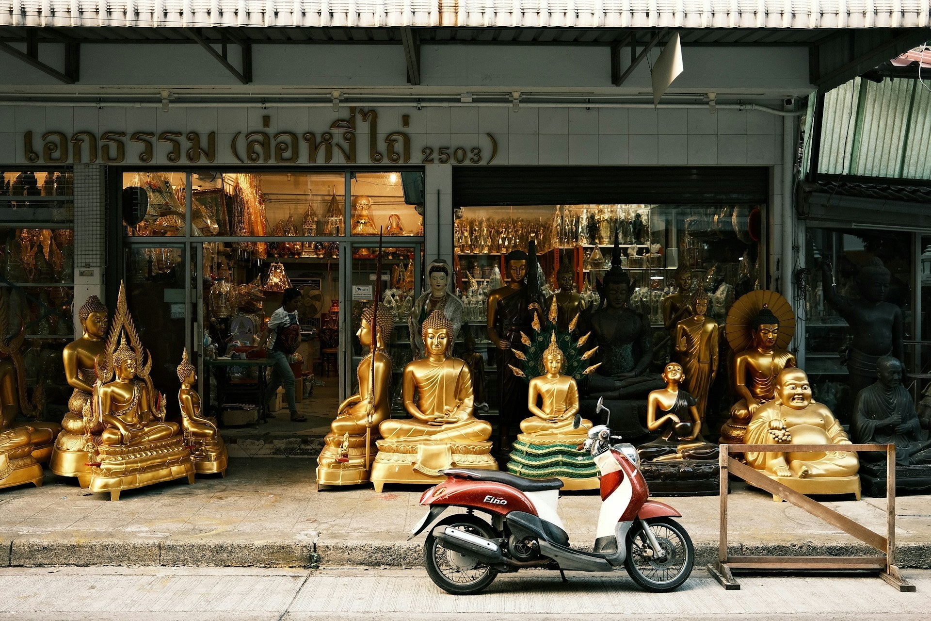 thai shop where you can use simple thai phrases