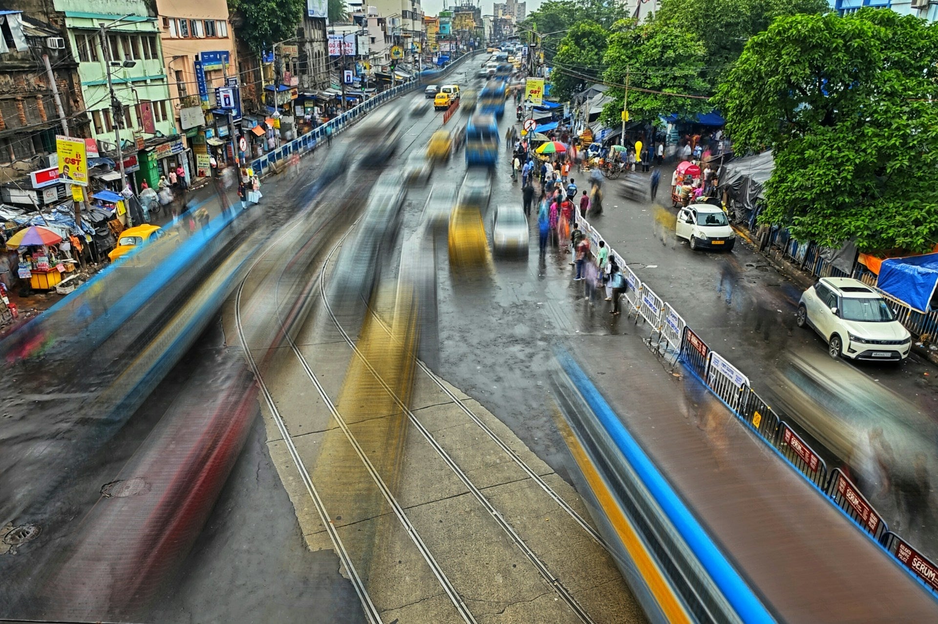 traffic in India with devanagari street signs