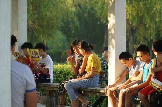 Students learning HSK grammar