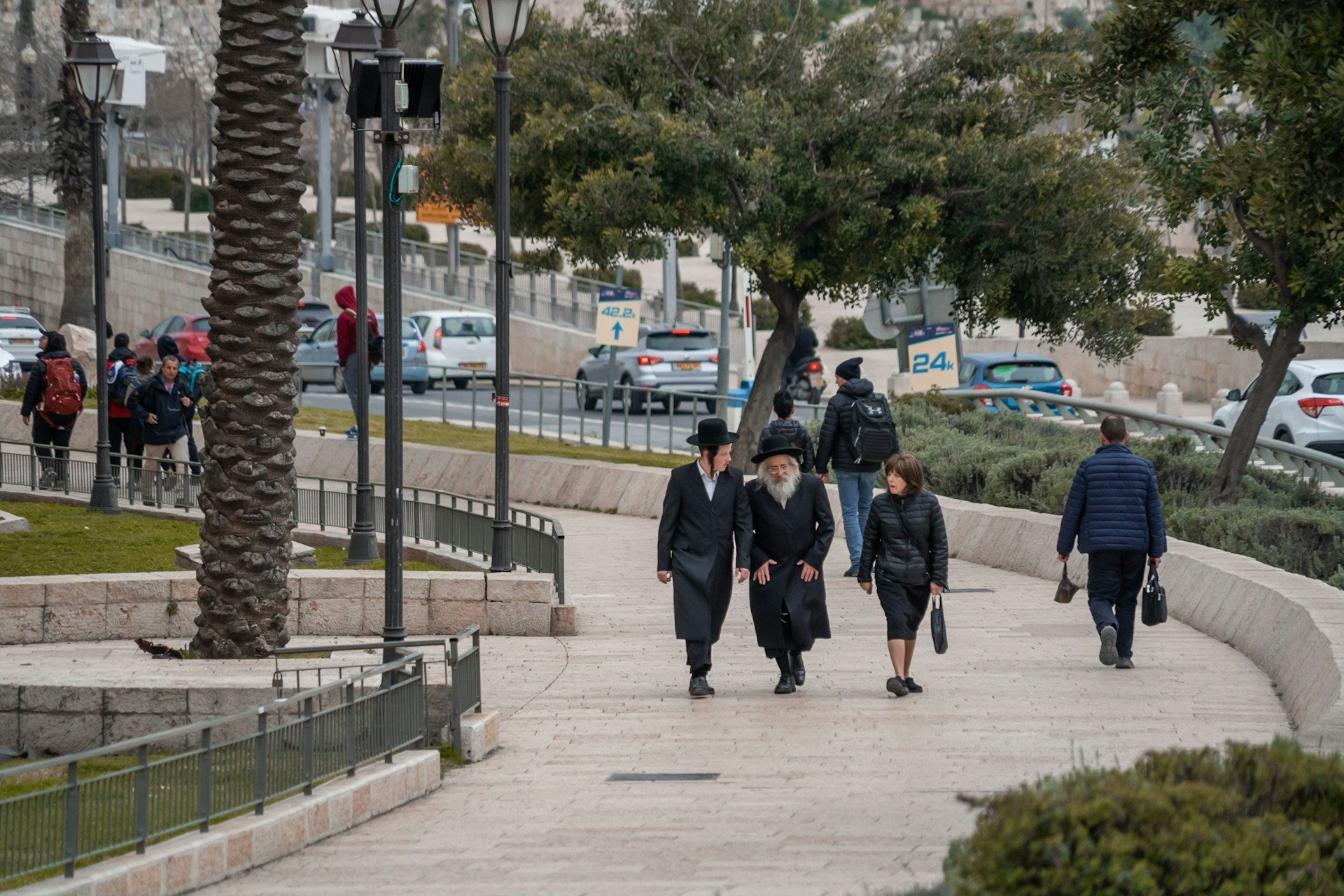 Hebrew speaker teaching english speaker