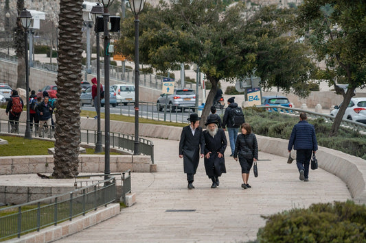 Hebrew speaker teaching english speaker