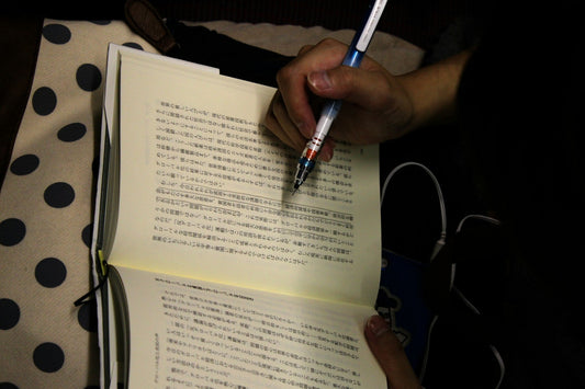 studying language using notes and flashcards